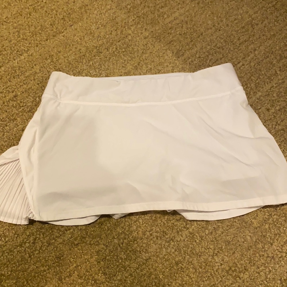 Lululemon play off the pleats white skirt size 8